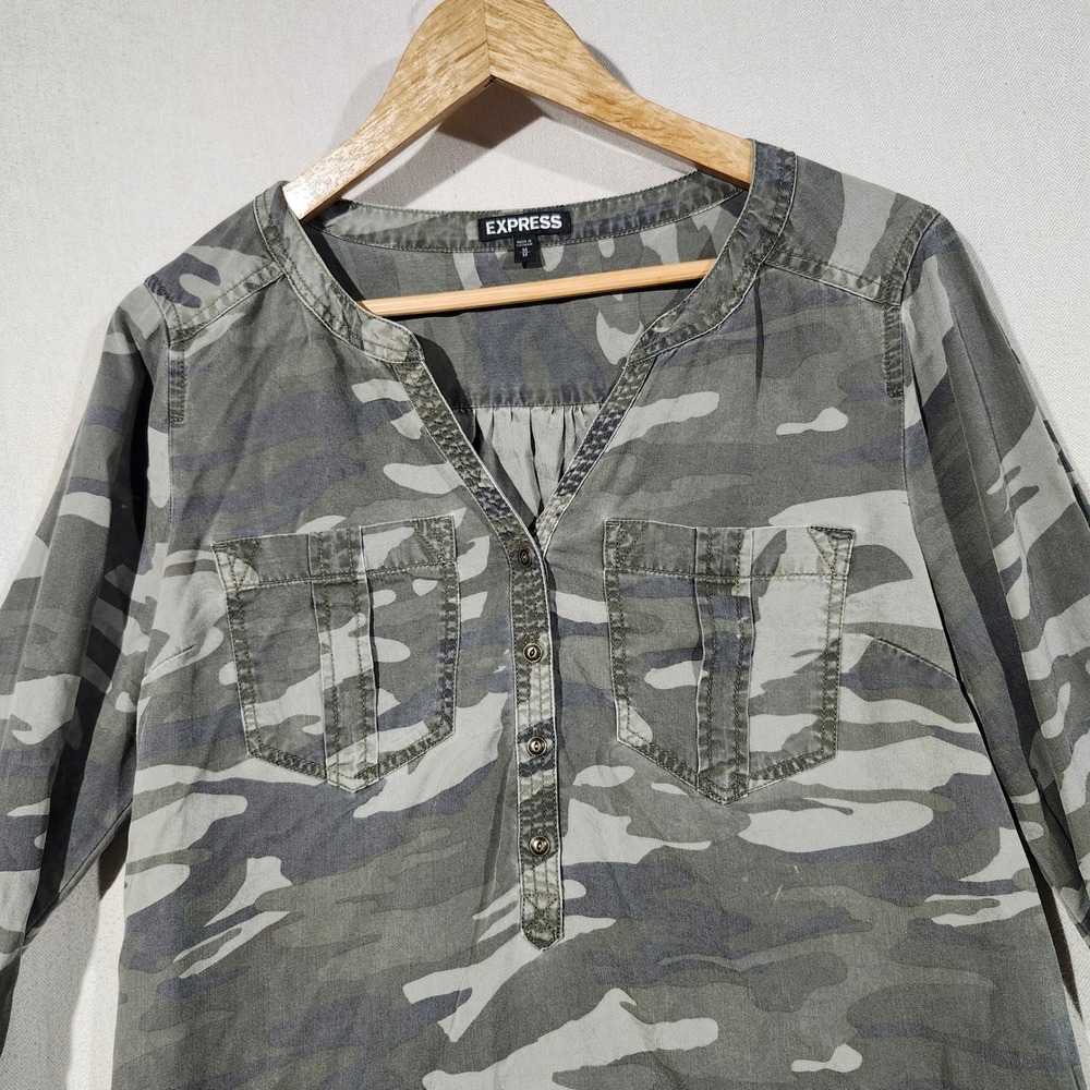 Express Womens Medium Camouflage‎ Long Sleeve Button Down Shirt Top Tunic Green